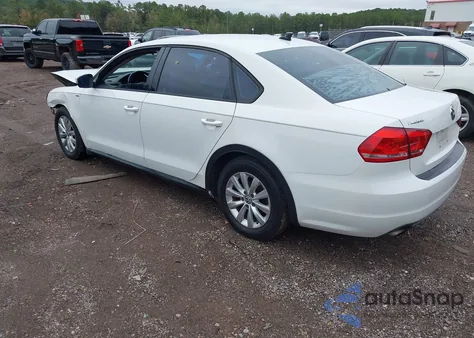 2015 Volkswagen Passat 1.8T Wolfsburg Edition z USA, uszkodzony, nr VIN 1VWAT7A38FC014908